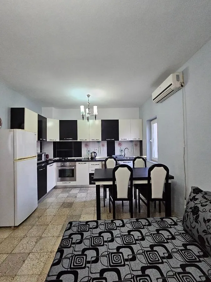 New Green House Villa Tirana